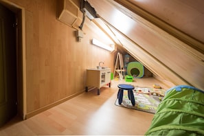 Zona de jocs infantil: coberta