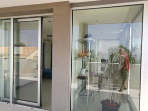 Suite Deluxe, terrasse, vue mer | Coin séjour