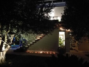 Façade de l’hébergement - soirée/nuit