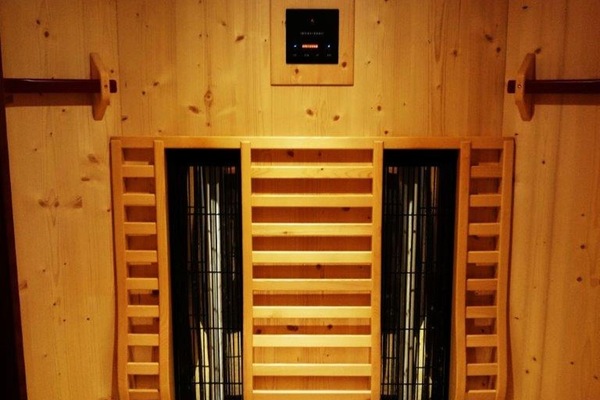 Sauna, hot tub, steam room, hot stone massages, Thai massages, massages