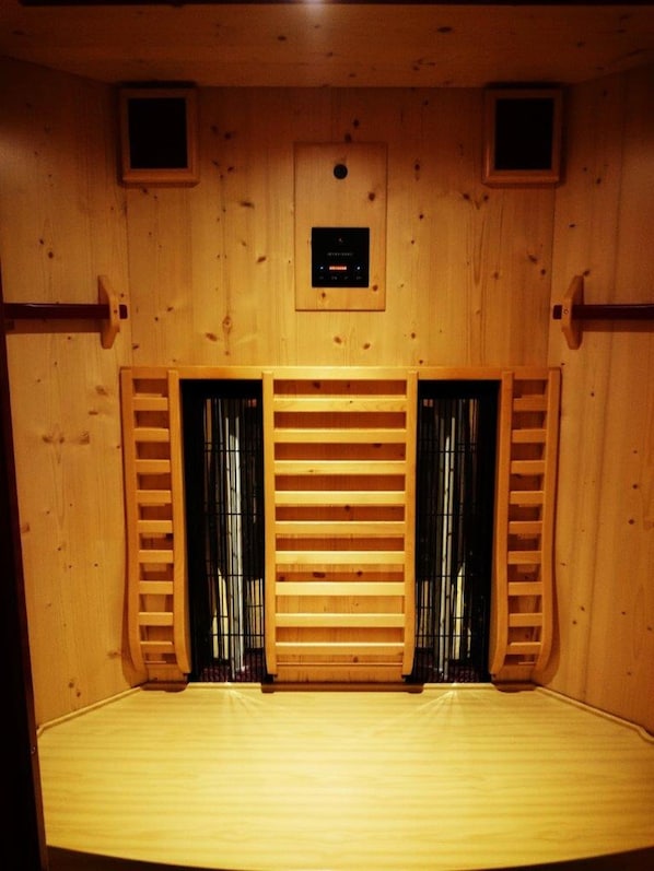 Sauna, vasca idromassaggio, bagno turco, massaggi con le pietre calde