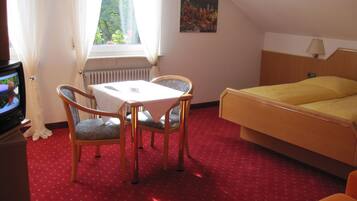 Business Double Room, Courtyard View | Room amenity