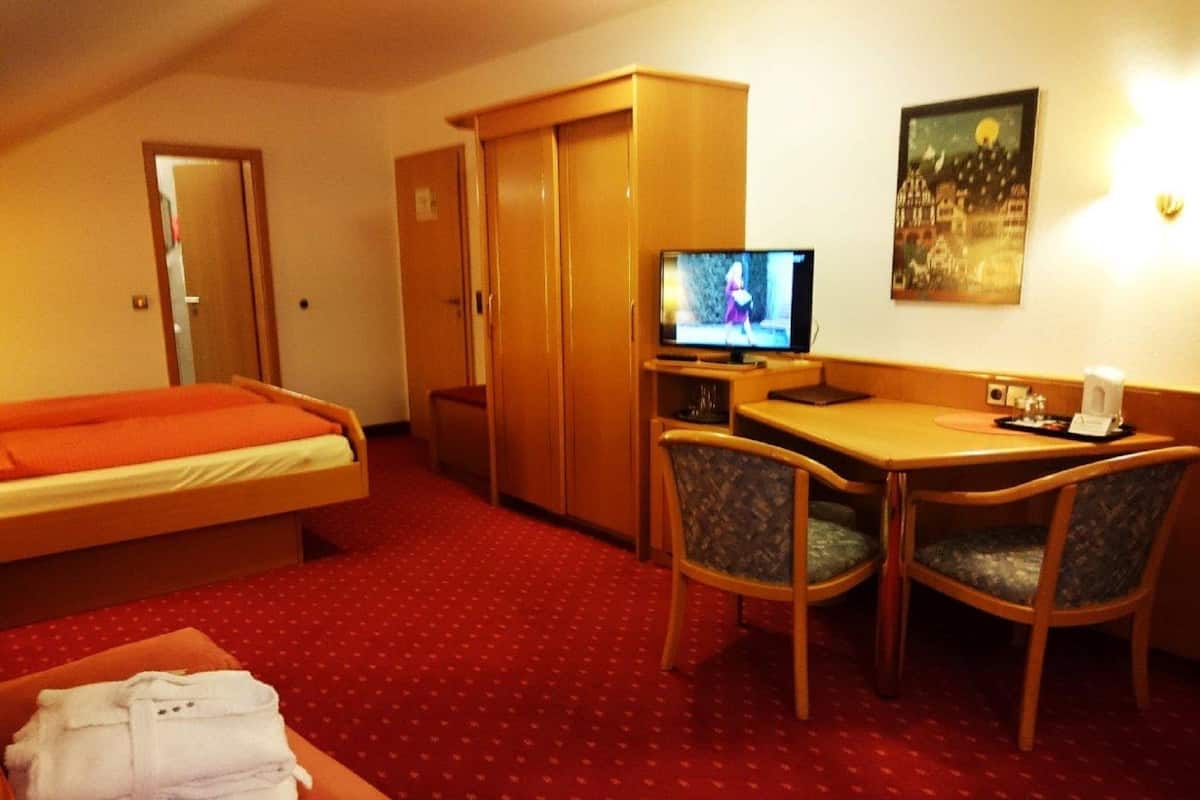 Bộ đồ giường kháng dị ứng, nệm Select Comfort, minibar 