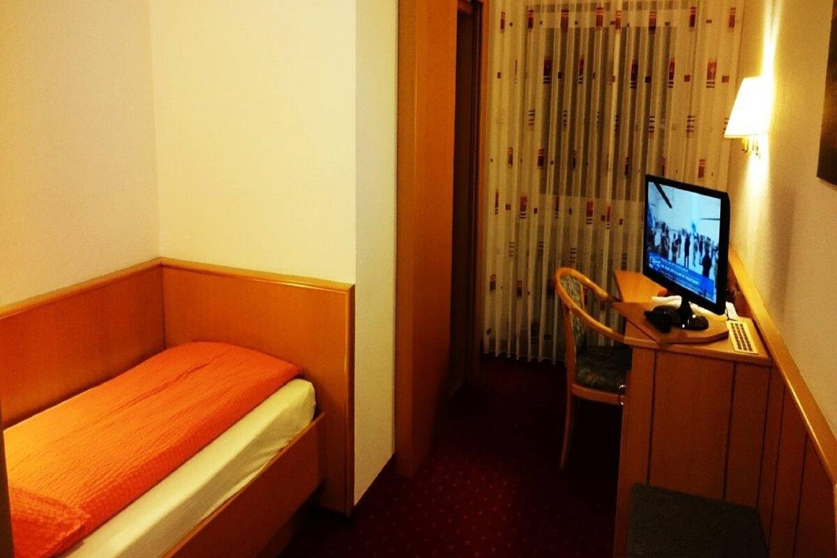 Phòng đơn Business, quang cảnh vườn | Bộ đồ giường kháng dị ứng, nệm Select Comfort, minibar 