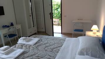 Double or Twin Room | Desk, soundproofing, rollaway beds, free WiFi