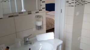 Kamar Double atau Twin | Kamar mandi