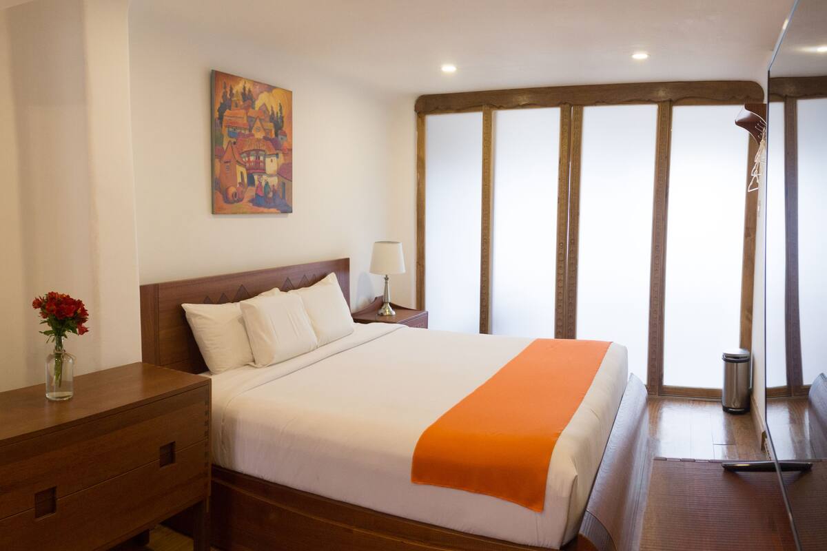 Down comforters, in-room safe, desk, laptop workspace