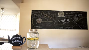 Desayuno con opciones de la cocina local diario (EUR 5.00 por persona)