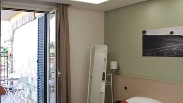 Kamer, 1 twee- of 2 eenpersoonsbedden | Een minibar, een kluis op de kamer, een bureau, extra bedden (toeslag)