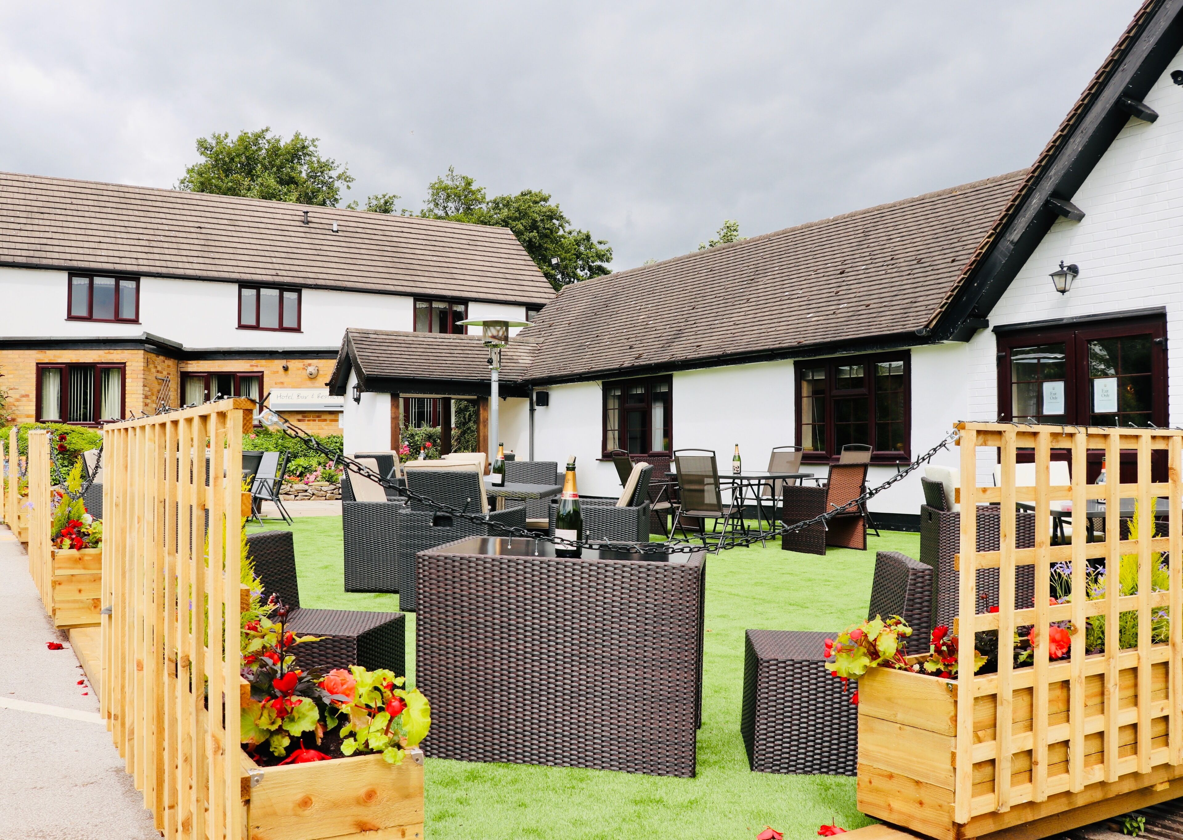 Phòng Deluxe, 1 giường cỡ king, quang cảnh vườn | Hiên