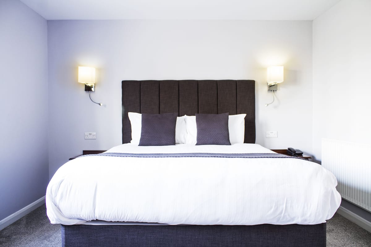 deluxe room, 1 king bed, garden view | desk, laptop workspace, iron/ironing board, free wifi