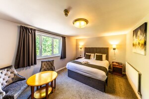 Escritorio y espacio para trabajar con laptop