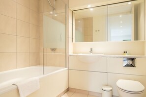 Executive Apartment, 1 Bedroom | Bathroom | Combined shower/tub, free toiletries, hair dryer, towels - Still Life St. Paul's Executive (London)