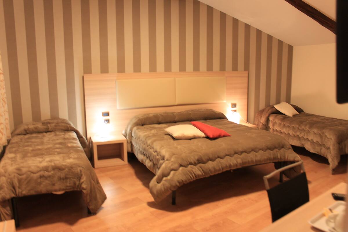 Luxury Quadruple Room | Minibar, in-room safe, soundproofing, free cots/infant beds