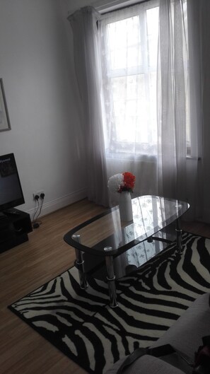 Classic Apartment, 2 Bedrooms, City View | Living area | Flat-screen TV, pay movies - Matlaide Superior Apartments (London)