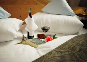 Double Room | Hypo-allergenic bedding, in-room safe, desk, free cribs/infant beds - Hotel Gräffs-Mühle (Traben-Trarbach)