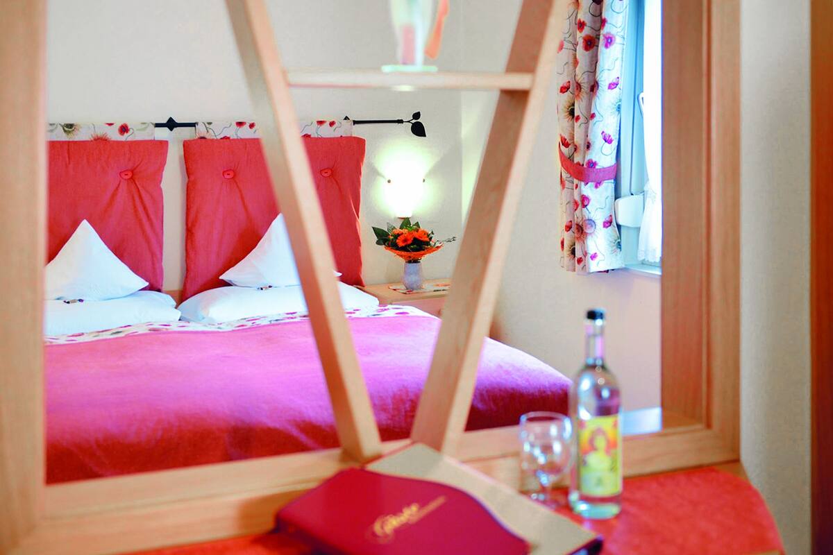 double room | hypo-allergenic bedding, in-room safe, desk, free cots/infant beds