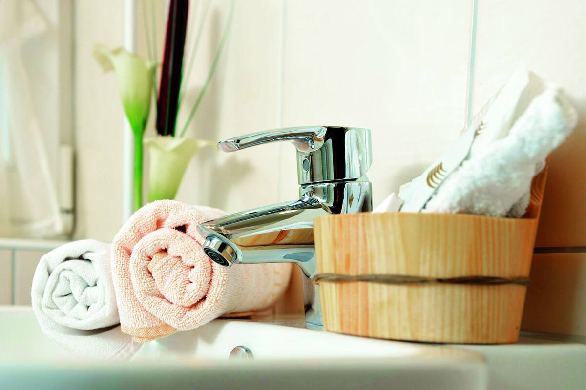 double room | bathroom | shower, free toiletries, hair dryer, towels