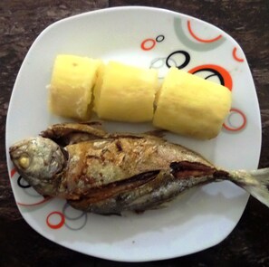 Daily full breakfast (COP 6000 per person)
