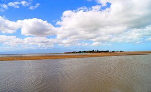 Beach nearby, free beach shuttle, 2 beach bars