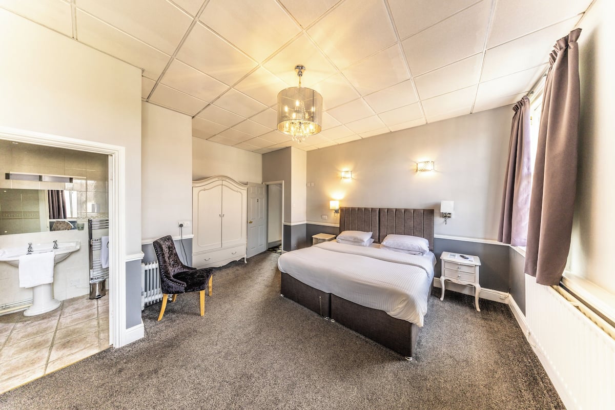 Deluxe Room, 1 King Bed | Desk, iron/ironing board, free cots/infant beds, free WiFi