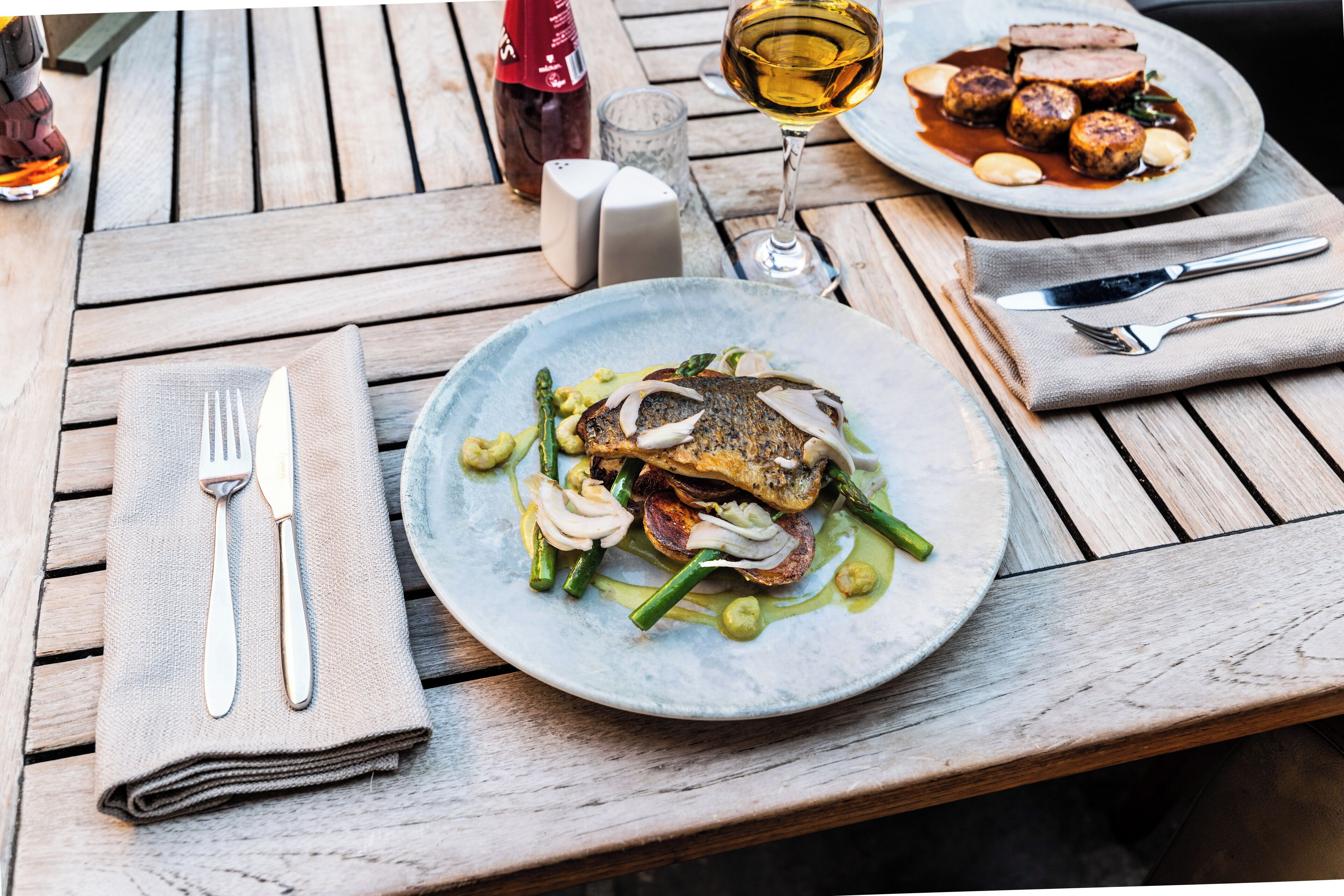 breakfast, lunch, dinner served; british cuisine