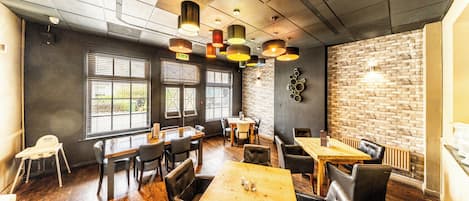 Café da manhã, almoço e jantar; culinária britânica