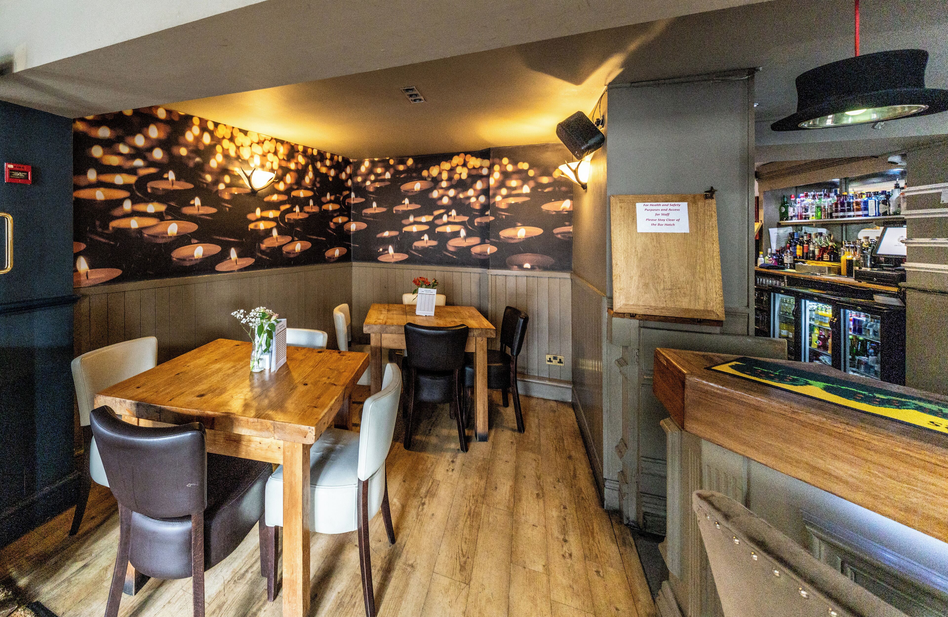 breakfast, lunch, dinner served; british cuisine