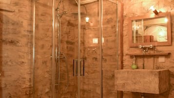 Cottage Familial, salle de bains attenante (Blanche) | Salle de bain
