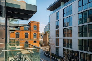 Deluxe Apartment, 2 Bedrooms | Balcony - Still Life Tower Hill Deluxe (London)