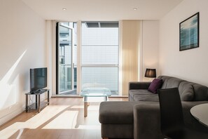 Deluxe Apartment, 1 Bedroom | Living area - Still Life Tower Hill Deluxe (London)