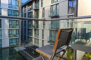 Deluxe Apartment, 2 Bedrooms | Balcony - Still Life Tower Hill Deluxe (London)