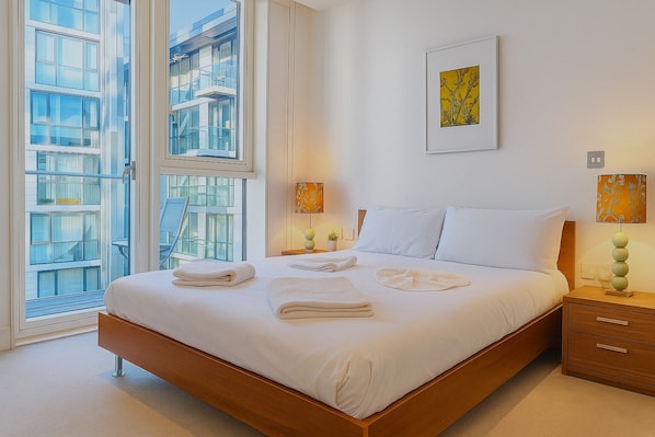 Deluxe Apartment, 2 Bedrooms - Still Life Tower Hill Deluxe (London)