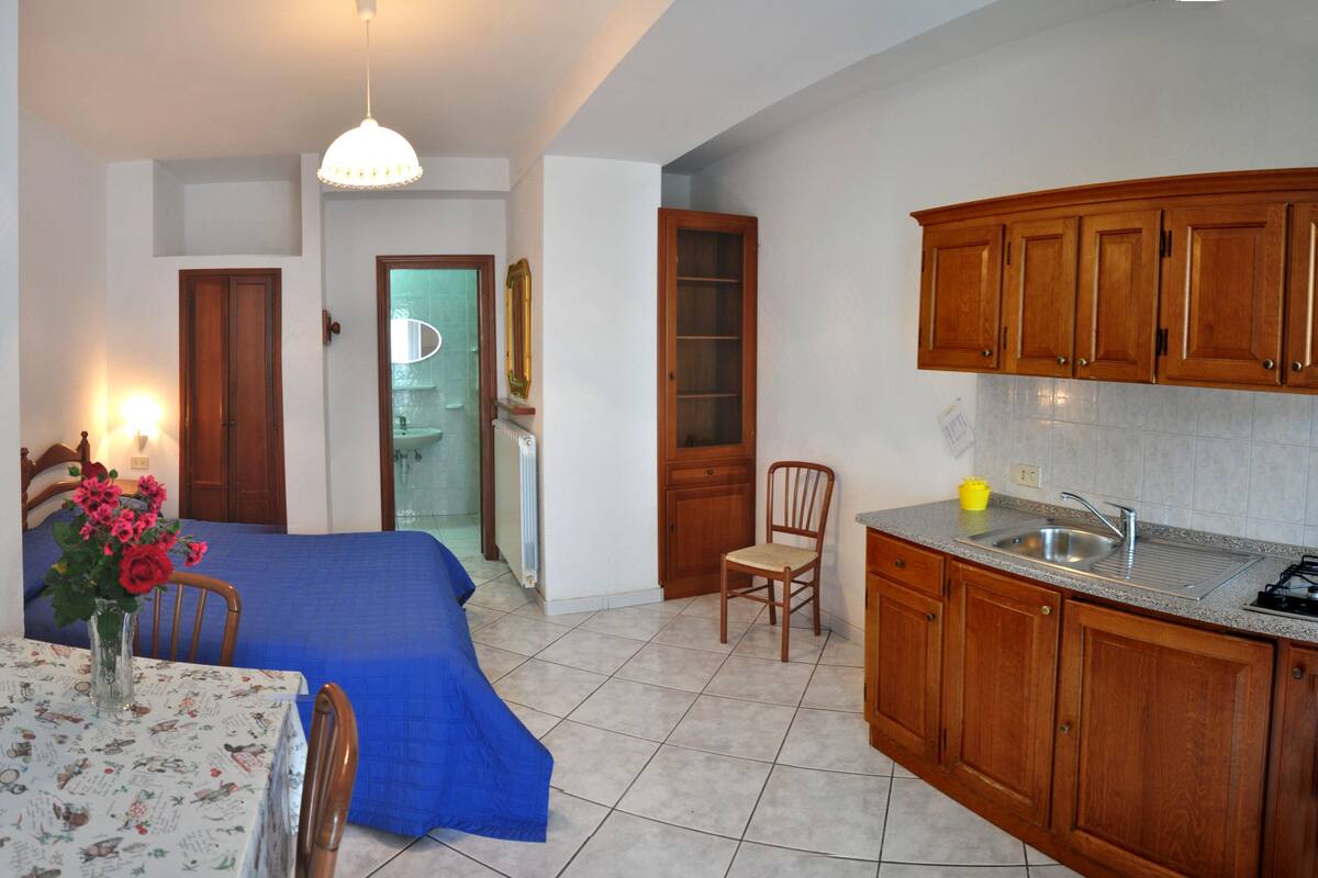 Desk, free cots/infant beds, free WiFi, bed sheets