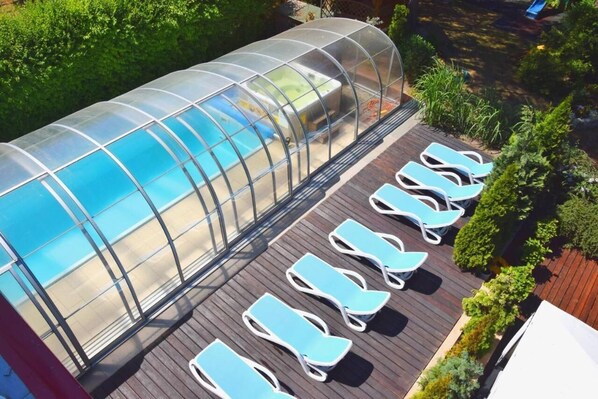 Indoor pool, seasonal outdoor pool, pool loungers - Dom Goscinny Matex (Rewal)