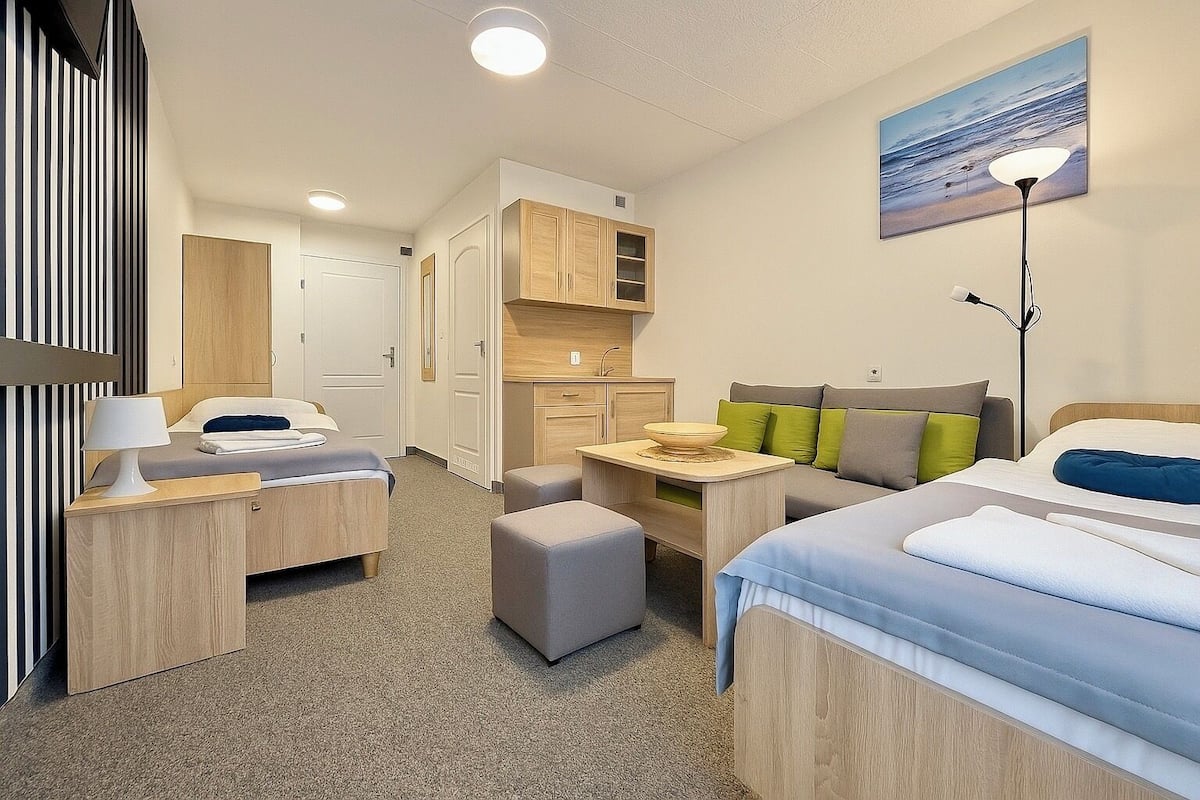 Zweibettzimmer | Bügeleisen/Bügelbrett, kostenloses Internet per Kabel, Bettwäsche