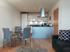 Apartment, 2 Schlafzimmer, 2 Bäder | Wohnbereich