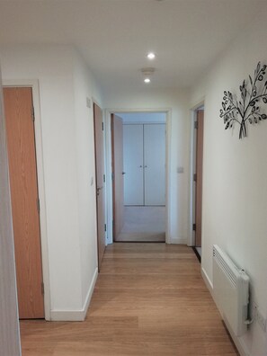 Departamento, 2 habitaciones, 2 baños | Tabla de planchar con plancha, cunas, wifi gratis y ropa de cama