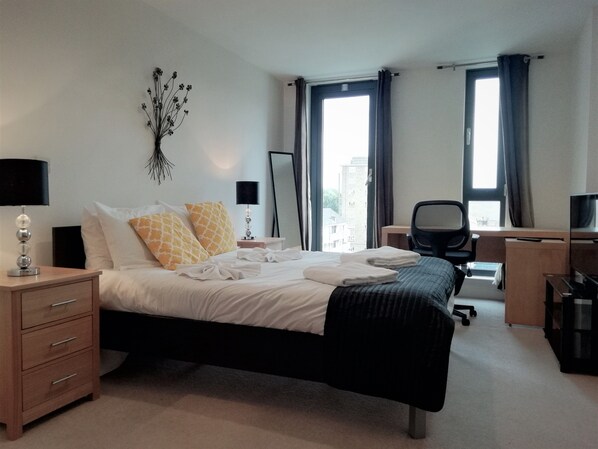 Iron/ironing board, cots/infant beds, free WiFi, bed sheets - Still Life Southwark Executive (London)