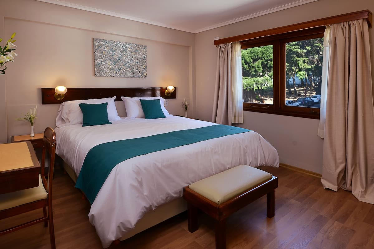 1 Schlafzimmer, Zimmersafe, Schreibtisch, kostenloses WLAN