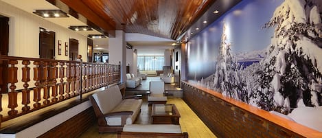 Lobby-Lounge