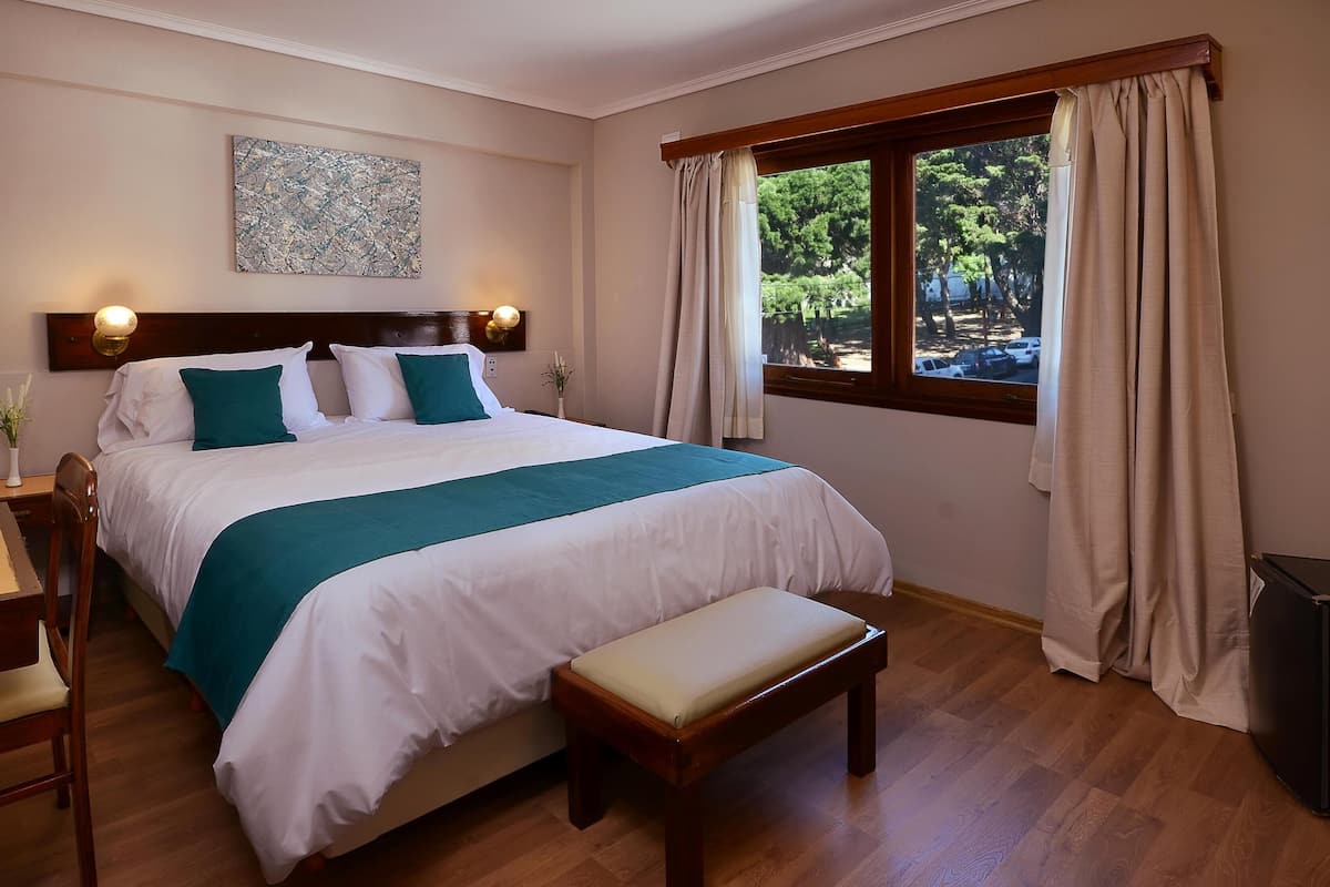 1 Schlafzimmer, Zimmersafe, Schreibtisch, kostenloses WLAN