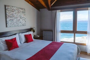 Zimmersafe, Schreibtisch, kostenloses WLAN, Bettwäsche