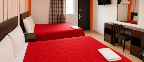 Chambre Double Familiale, 2 lits doubles | Rideaux occultants, fer et planche Ă repasser, Wi-Fi gratuit