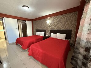 Cortinas blackout, tabla de planchar con plancha y wifi gratis 