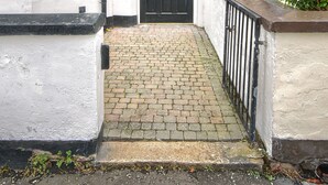Property entrance - 18 Shaftesbury Avenue (Belfast)