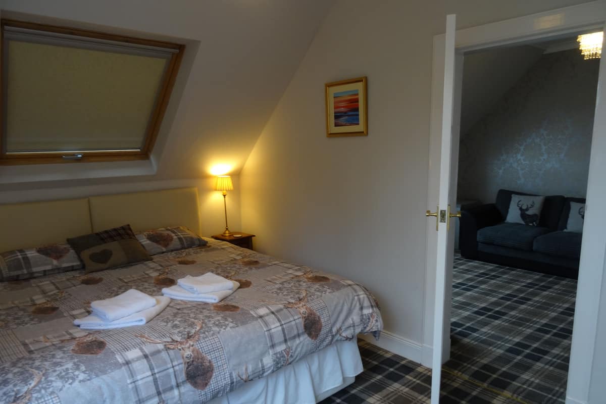 Habitación superior con 1 cama doble o 2 individuales, vistas a la montaña