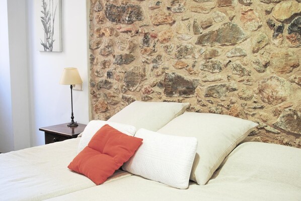 Room - Fonda Mitjà (Torroella de Montgrí)