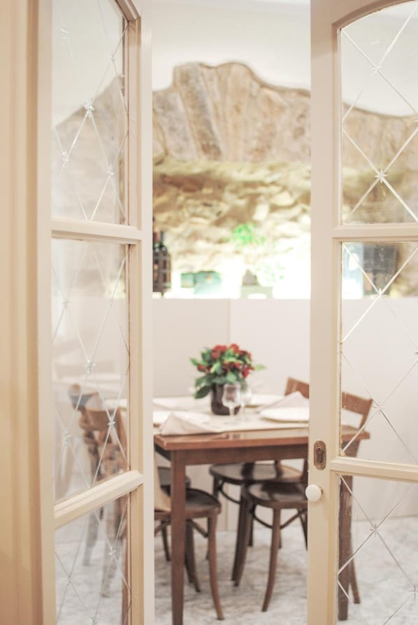 Frühstück, Mittagessen, Abendessen, lokale Küche