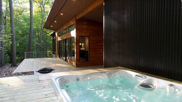 Nhà có thiết kế đặc sắc, 3 phòng ngủ, bồn tắm nước nóng | Hồ bơi ngoài trời